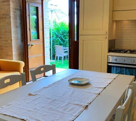 La Collina Apartment Monsampietro Morico Bagian luar foto