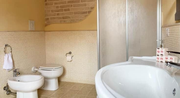 La Collina Apartment Monsampietro Morico Bagian luar foto