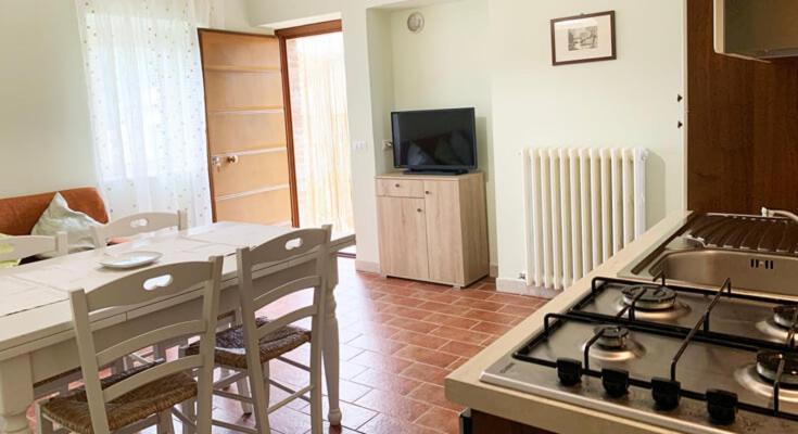 La Collina Apartment Monsampietro Morico Ruang foto